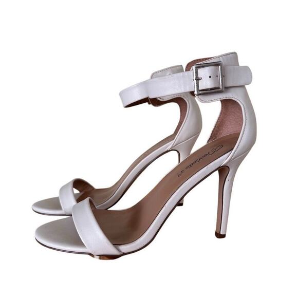Breckelle’s Womens White Slingback Stiletto Heel Sandals Sz 7.5 Spring Bride - Picture 6 of 12